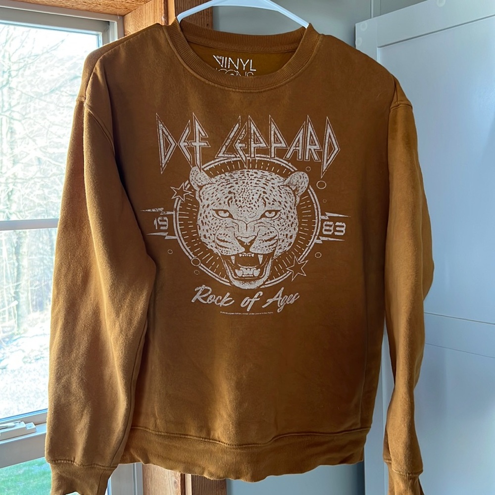 Def leopard crewneck